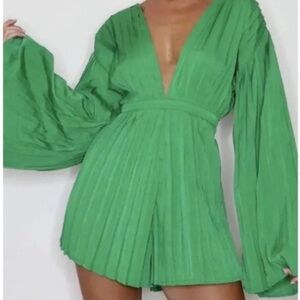 PrettyLittleThing green plunge pleated play suit 12